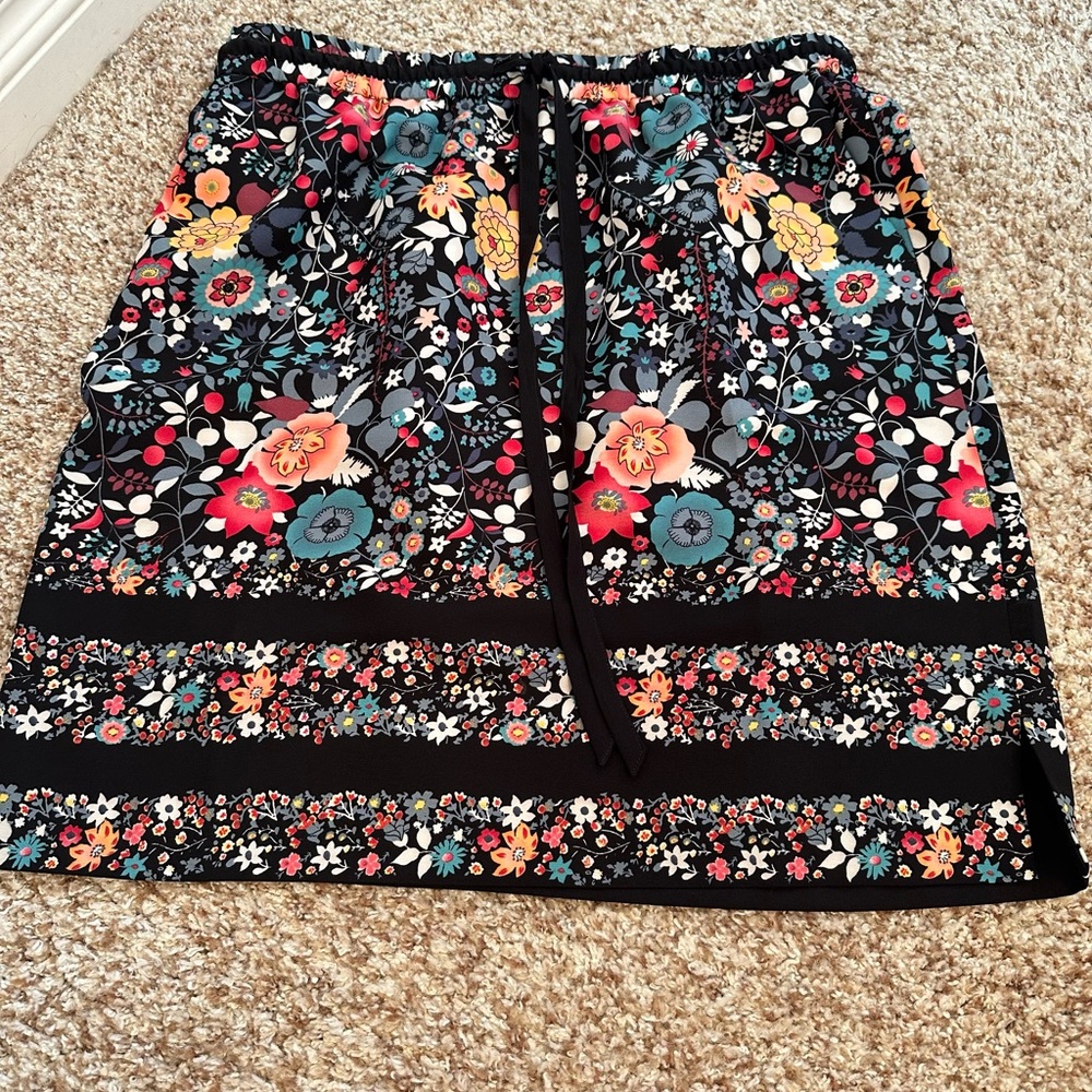 Cute Loft mini skirt. Perfect for summer.